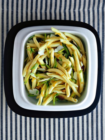 Pasta fredda con zucchine, limone e pecorino